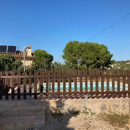Comfortable In With Private Pool בקתה